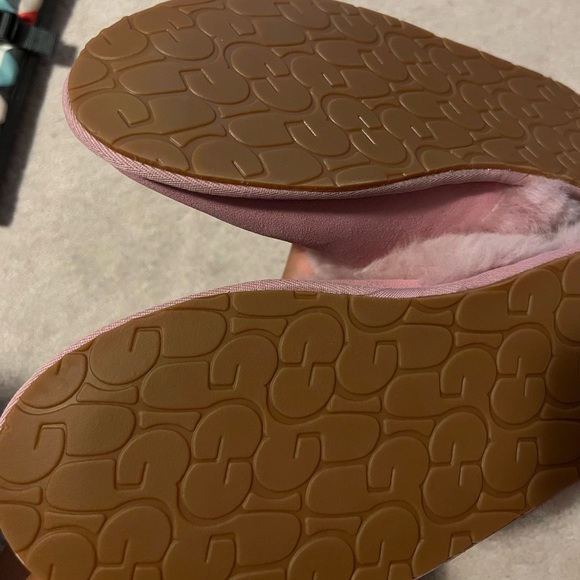 SOLD // UGG Scuffette II Spotty Slippers - Picture 6 of 9